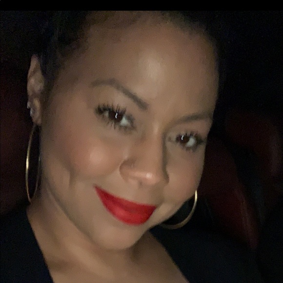 Meet your Posher, Alethia - Picture 1 of 1